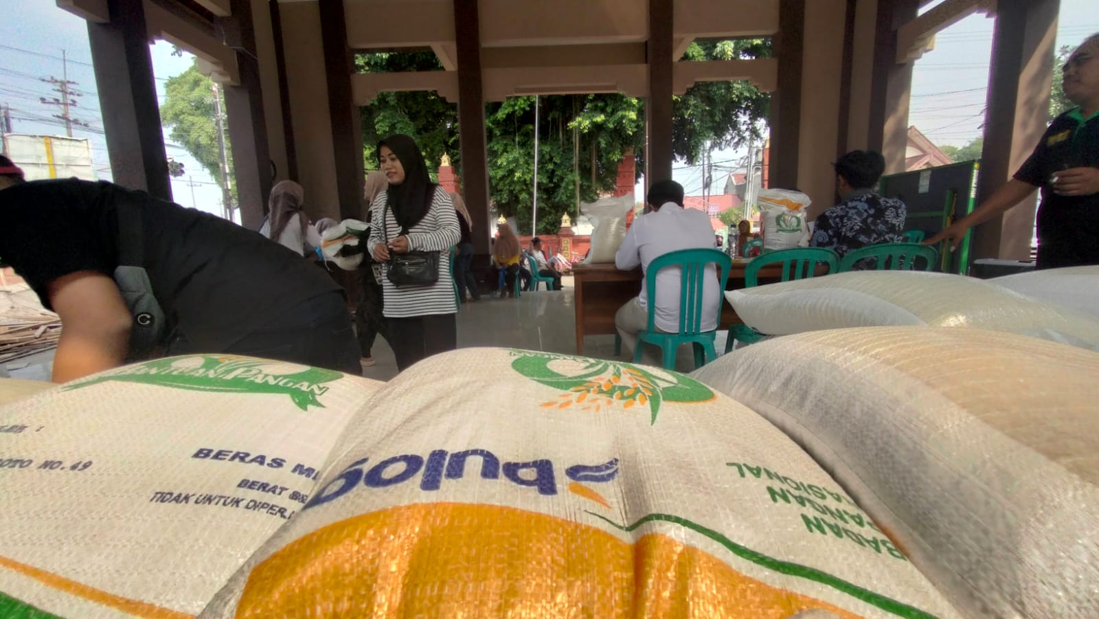 Antusias KPM Desa Sidoharjo Dalam Penyaluran Bansos Antusias KPM Desa Sidoharjo Dalam Penyaluran Bansos